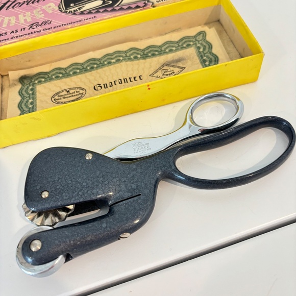 THE FLORIAN PINKER vintage 1950's pinking shears precision made NEW in box craft - Picture 3 of 13